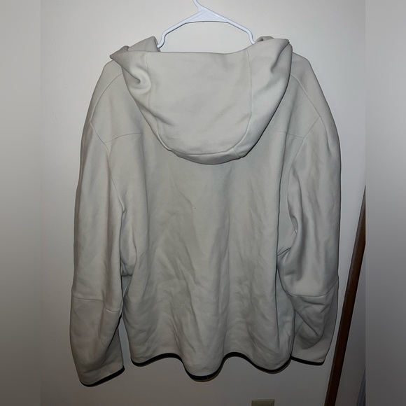 Nike Tech Fleece - Picture 2 of 4